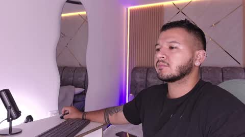 Snapshot of mr_mikee_ chatting on June 2026 03:09:02 AM MIKEE online show from June 2026 03:09:02 AM