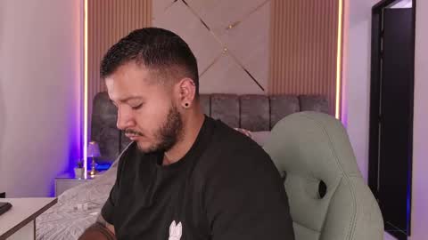 Snapshot of mr_mikee_ chatting on June 2026 03:13:02 AM MIKEE online show from June 2026 03:13:02 AM