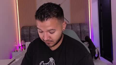 MIKEE online show from June 2026 03:05:01 AM