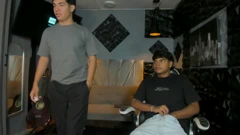 Snapshot of mr_mois chatting on April 2026 06:11:01 AM mr_mois online show from April 2026 06:11:01 AM