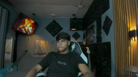Snapshot of mr_mois chatting on April 2026 06:41:02 AM mr_mois online show from April 2026 06:41:02 AM