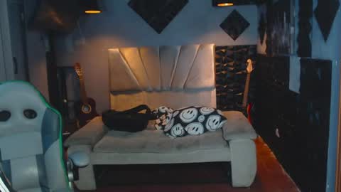 mr_mois online show from June 2026 05:43:01 AM