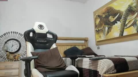mr_stiven_ online show from May 2026 04:18:01 AM