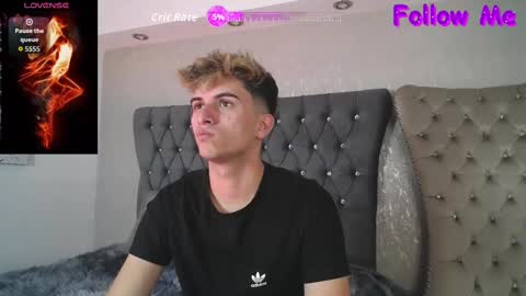 Snapshot of mr_williseo chatting on September 2025 02:37:02 AM williseo online show from September 2025 02:37:02 AM