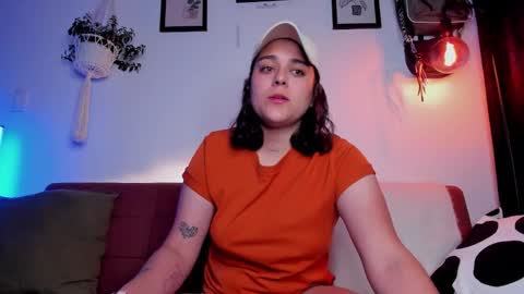 Laura online show from November 2025 10:34:02 PM