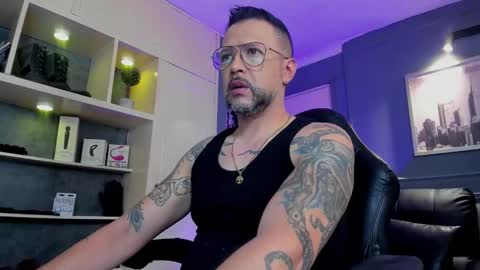 Snapshot of mrfrank_tattoo chatting on January 2026 01:48:02 PM MrFrank. online show from January 2026 01:48:02 PM