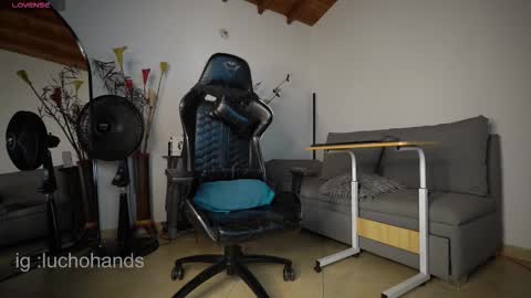 Luis    Instagram   online show from October 2025 11:06:01 AM