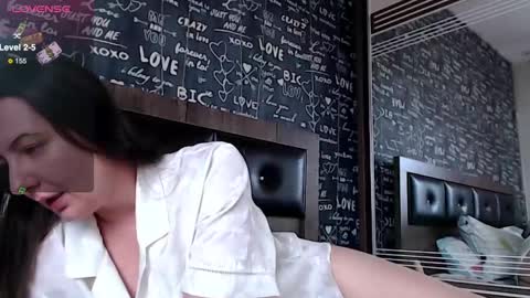 Lara online show from March 2025 12:09:02 PM