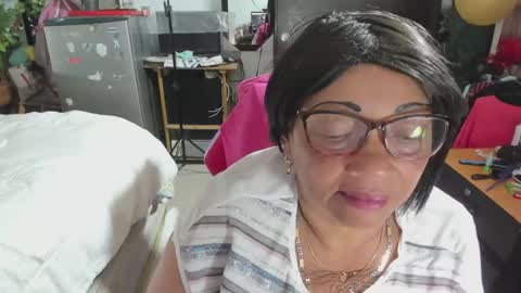 mrs_mommy online show from November 2025 08:00:01 PM