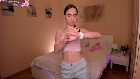 Mia online show from March 2026 12:53:01 PM