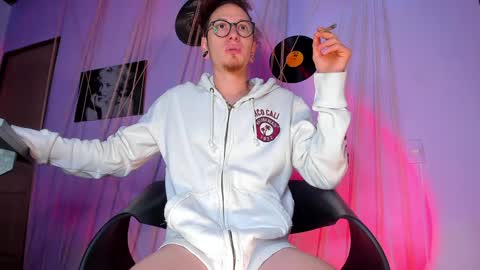 Snapshot of mrshaggy_ chatting on January 2025 12:35:01 PM Mr Shaggy online show from January 2025 12:35:01 PM