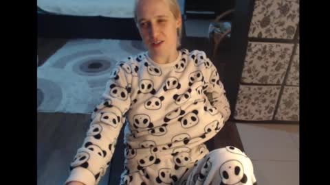 Sasha online show from November 2025 05:02:01 PM