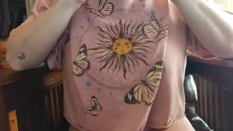 MrsLuna19 online show from December 2025 04:34:01 PM