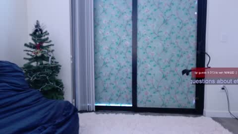 R o r i  SnapChat heyroriv2 wednesday - sunday Noon oclock mountain - 5pm mountain online show from December 2024 07:28:02 PM