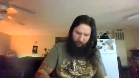 Snapshot of mudge chatting on January 2025 04:04:01 AM Mudge online show from January 2025 04:04:01 AM
