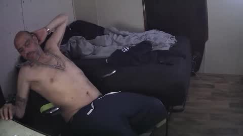 Muffdiver online show from April 2026 12:13:01 AM