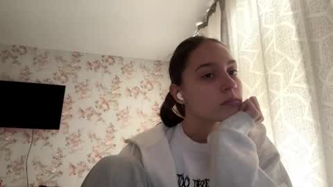 Tia online show from April 2026 06:49:01 AM