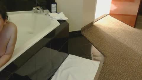 Snapshot of mullysgirl chatting on November 2025 08:15:01 AM mullysgirl online show from November 2025 08:15:01 AM