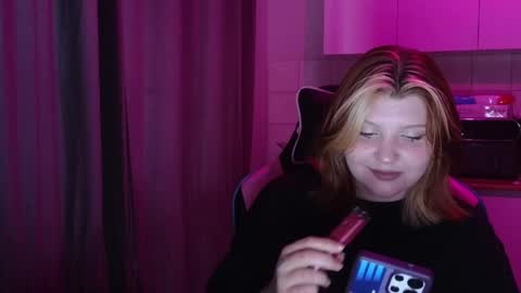 Snapshot of mura_muur chatting on June 2026 02:41:02 PM Milana online show from June 2026 02:41:02 PM
