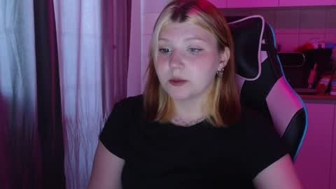Snapshot of mura_muur chatting on June 2026 12:22:02 PM Milana online show from June 2026 12:22:02 PM