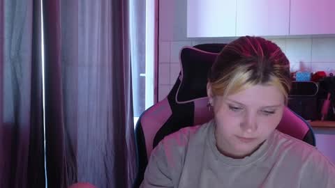 Snapshot of mura_muur chatting on June 2026 01:17:02 PM Milana online show from June 2026 01:17:02 PM