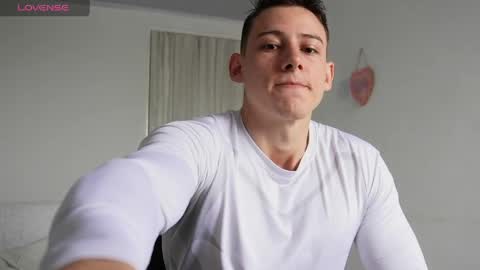 muscle_king_cum online show from April 2026 01:39:02 PM