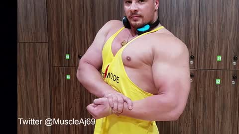 Snapshot of muscleaj69 chatting on December 2024 07:12:01 PM AJ online show from December 2024 07:12:01 PM