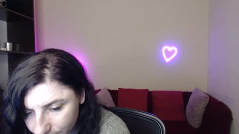 Jeneva online show from November 2025 07:05:02 PM