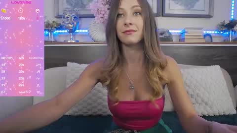 Luna  online show from September 2025 06:56:02 PM