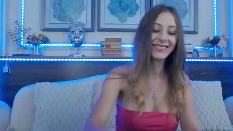 Luna  online show from October 2025 06:16:02 PM