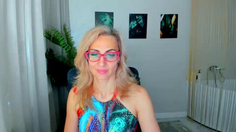 Snapshot of museofstage chatting on May 2026 11:37:01 AM Diana online show from May 2026 11:37:01 AM