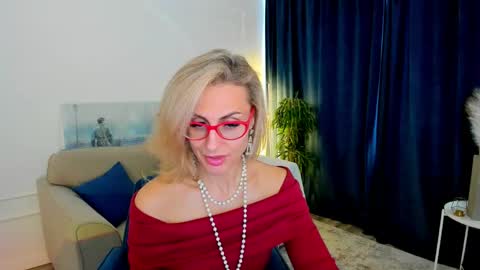 Snapshot of museofstage chatting on May 2026 02:45:01 PM Diana online show from May 2026 02:45:01 PM