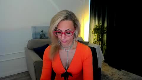 Snapshot of museofstage chatting on May 2026 12:00:02 PM Diana online show from May 2026 12:00:02 PM