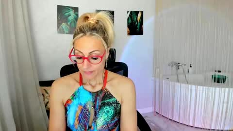 Snapshot of museofstage chatting on May 2026 11:49:02 AM Diana online show from May 2026 11:49:02 AM
