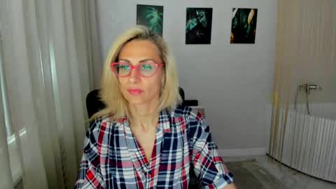 Snapshot of museofstage chatting on May 2026 12:00:02 PM Diana online show from May 2026 12:00:02 PM