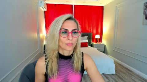Snapshot of museofstage chatting on June 2026 11:12:01 AM Diana online show from June 2026 11:12:01 AM