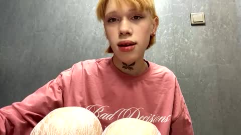 Snapshot of musigirl chatting on November 2025 08:08:02 PM Polik online show from November 2025 08:08:02 PM