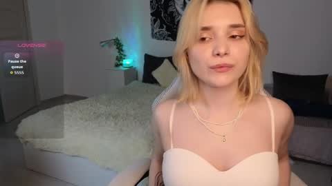Molly online show from June 2026 09:04:01 PM