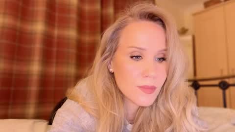 Mya-be Yours P online show from December 2024 08:00:02 PM