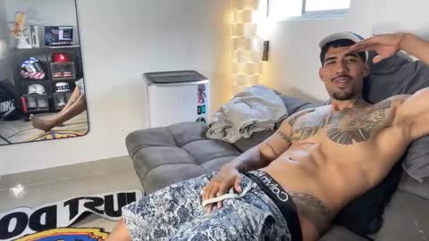 Myke esthetic online show from December 2025 06:49:01 PM