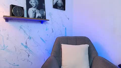 Mykel   online show from October 2025 06:03:02 AM