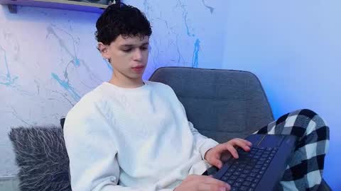 Mykel   online show from December 2025 03:21:02 PM