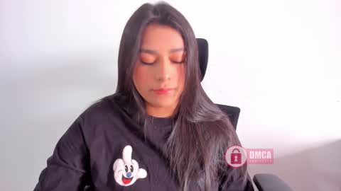 Bella online show from December 2024 05:02:01 PM