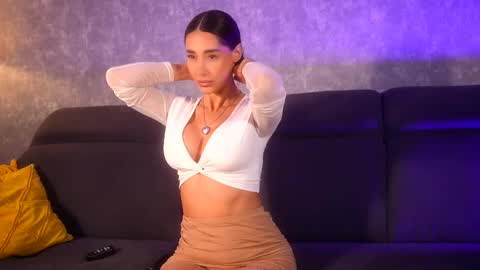 Snapshot of myriamfox_ chatting on March 2026 07:25:02 AM Miryam online show from March 2026 07:25:02 AM