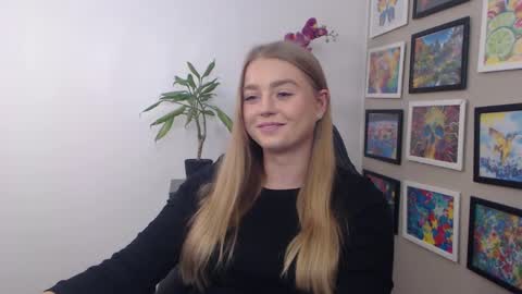 Erica online show from December 2024 01:00:02 PM