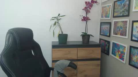 Erica online show from April 2026 12:40:02 PM