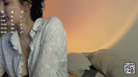 Mia online show from October 2025 05:22:02 PM