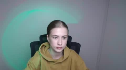 Emelie online show from September 2025 05:06:02 AM
