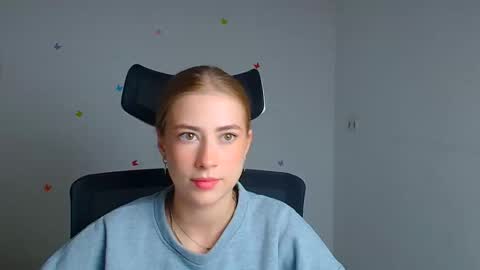 Emelie online show from September 2025 11:36:01 AM