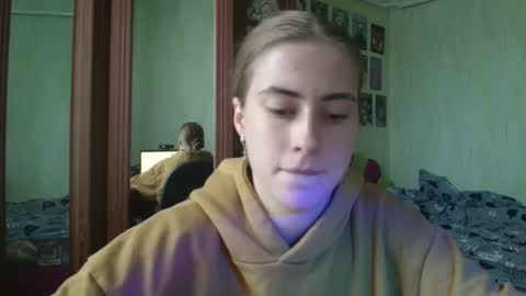 Emelie online show from October 2025 01:08:02 PM